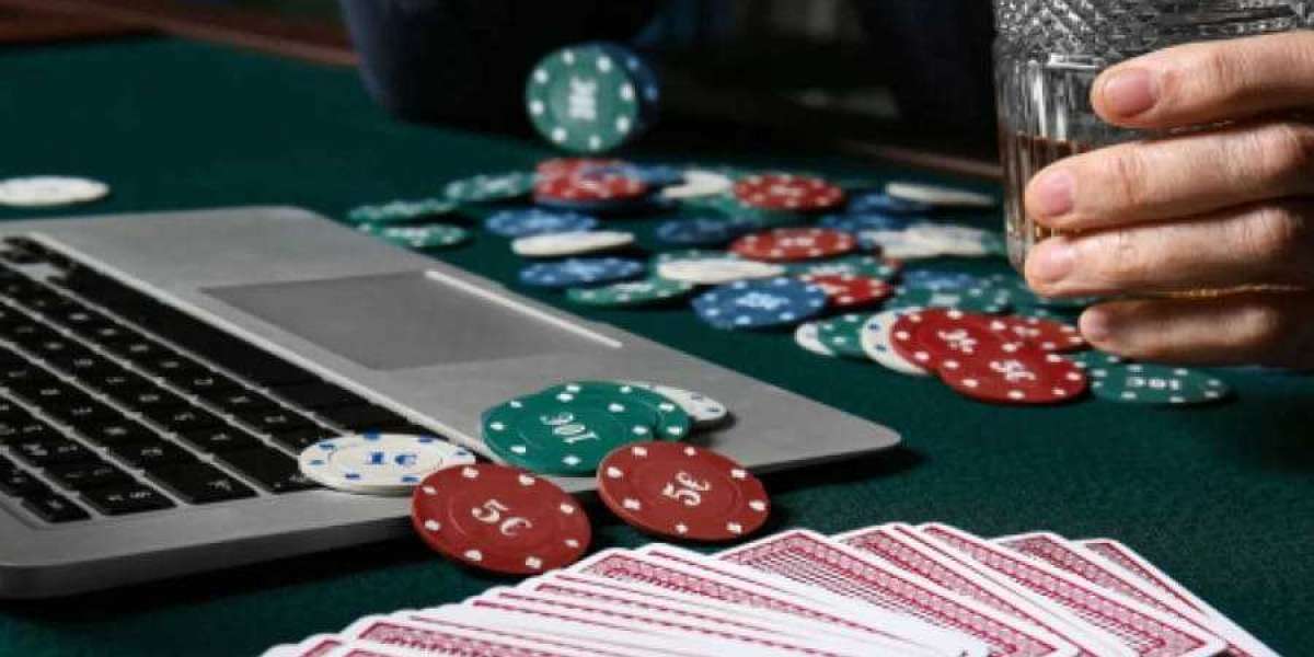 Rolling the Virtual Dice: Dive into the World of Online Casinos!